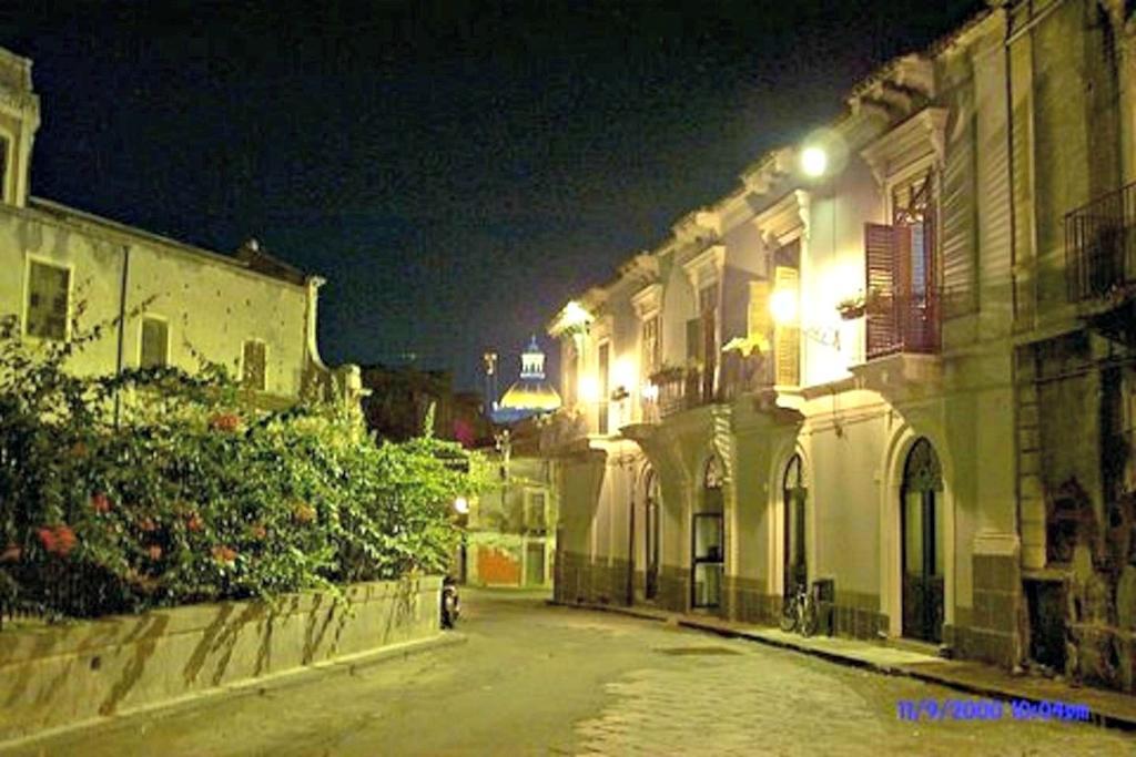 Agora Hostel Catánia Buitenkant foto