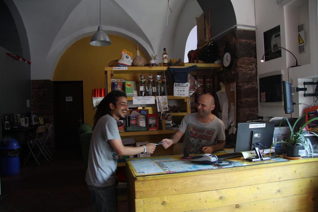 Agora Hostel Catánia Buitenkant foto