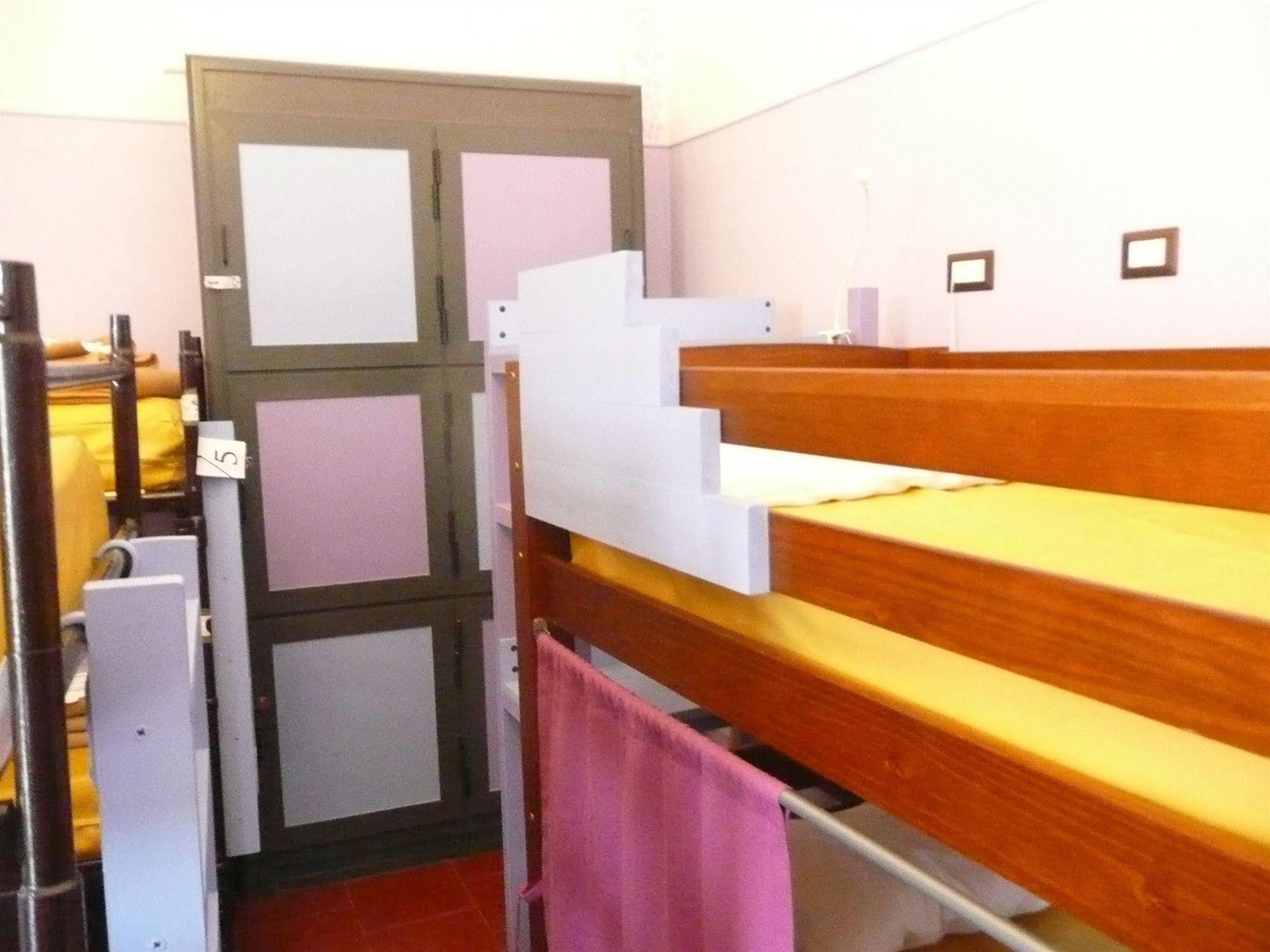 Agora Hostel Catánia Buitenkant foto