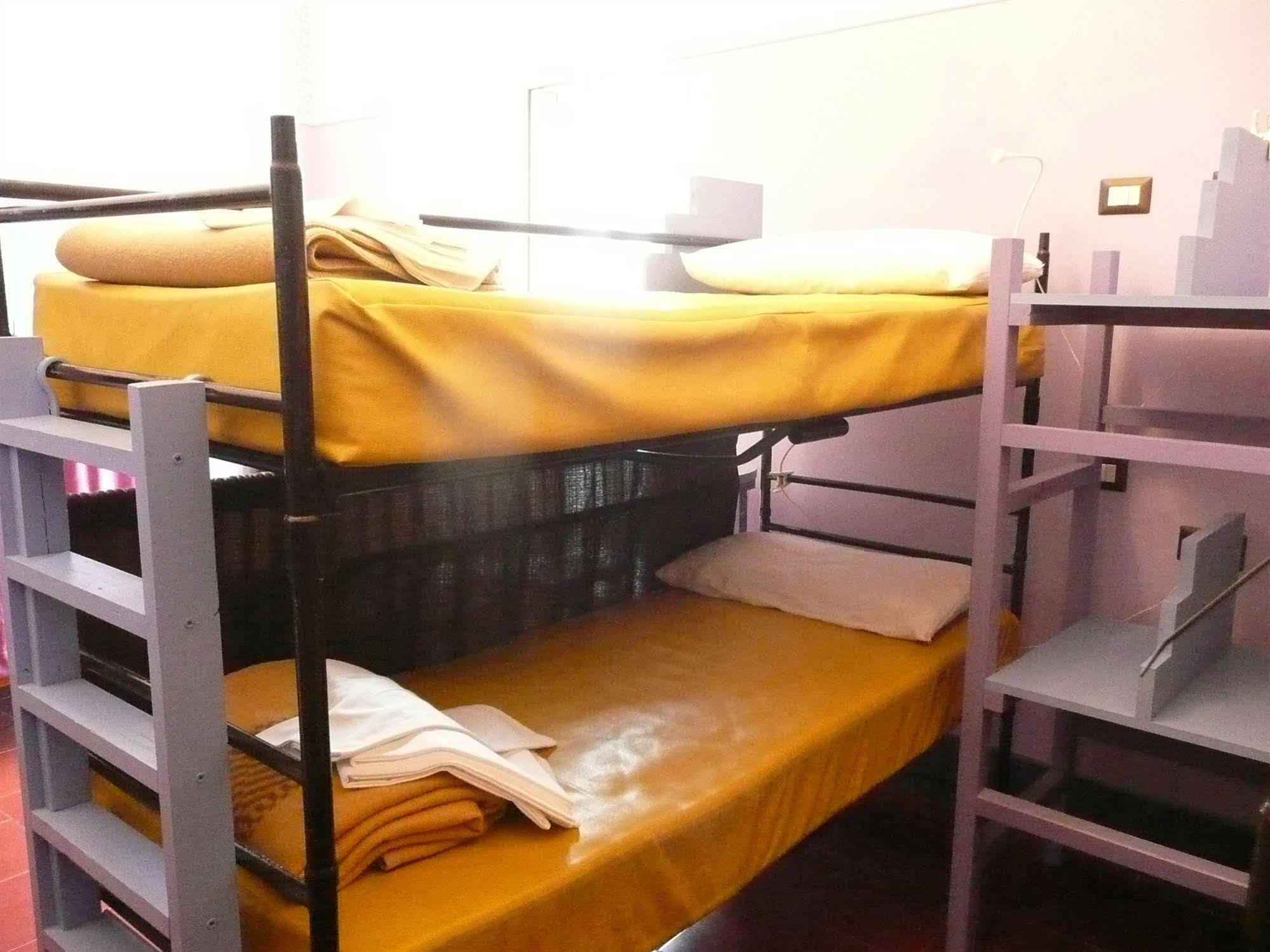 Agora Hostel Catánia Buitenkant foto
