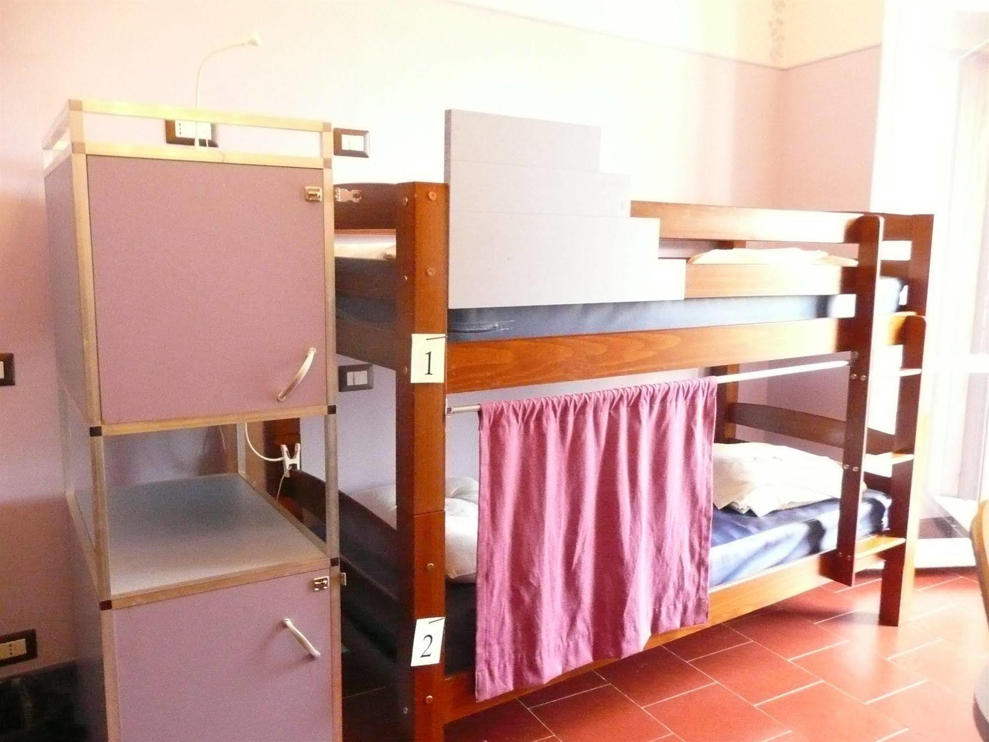 Agora Hostel Catánia Buitenkant foto